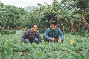 Hermes Wang (left) and Debby Zheng (right)